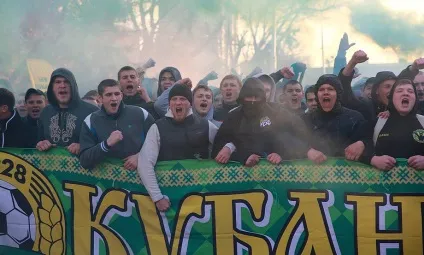 Жовто-зелені трибуни або як модно «шизіти» на Кубані, young space (трибуни) Жовто-зелені трибуни або як модно «шизіти» на Кубані, young space