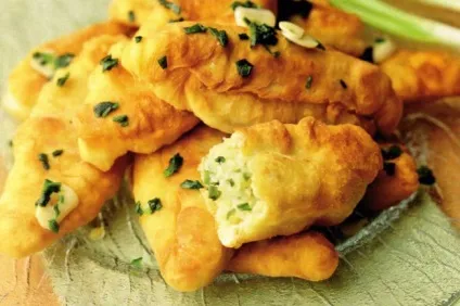 Смажені пиріжки з картоплею і зеленою цибулею - смакуй - кулінарні рецепти зі всього світу! (Пиріжки) Смажені пиріжки з картоплею і зеленою цибулею - смакуй - кулінарні рецепти зі всього світу!