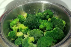 Főzni brokkoli, fagyasztott különböző konyhai berendezések