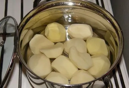 Cum să fiarbă cartofi pentru piure de cartofi într-o cratiță, multivarka, cuptor cu microunde