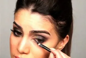 Smokey Eyes „barna szeme szakaszaiban a teremtés, lépésről lépésre fotó