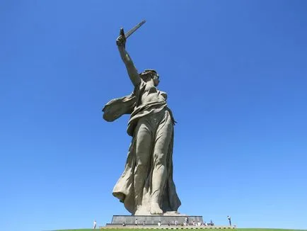 Скулптура Родината-майка зове, Волгоград, България описание, снимки, което е на картата, как да се получи