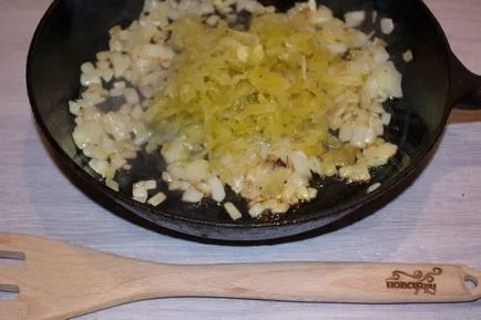 Szoljánka csirkével és kolbásszal - lépésről lépésre recept fotók