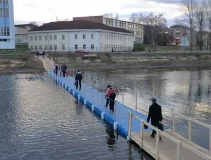 Construcția de poduri ponton