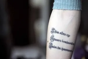 Tattoo betűkkel lányok fordítás