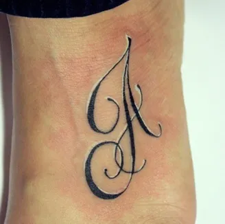 Tetoválást a „a” betű photo honlapján