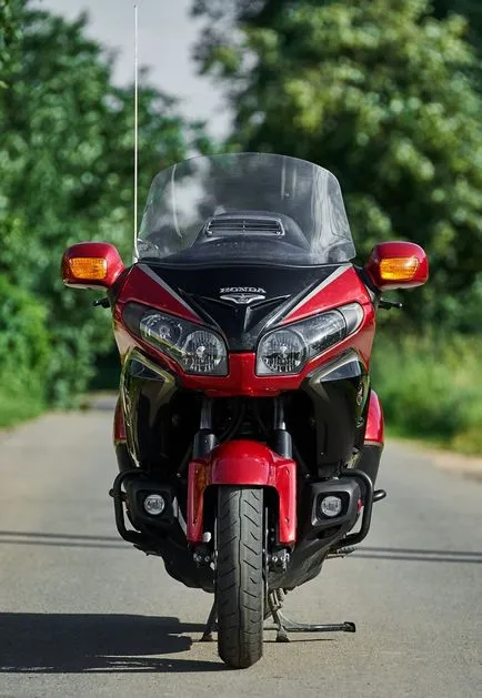 Тест с кола Honda gl1800 злато крило (Глава 1800 Honda Gold Wing)