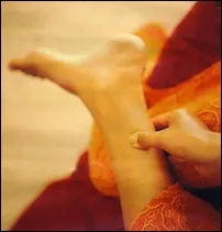 Точков масаж на ръцете, краката и шията, щастлива жена