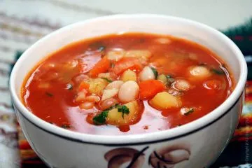 Supa de tomate cu fasole - o grosime, parfumat și delicios