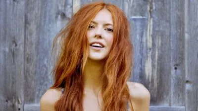 Élénkítő vörös haj előtti és utáni képek, valamint tónusú, amely az eredeti színét