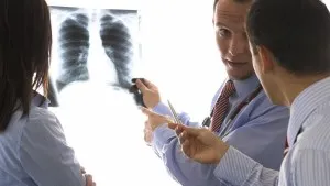 Задушаваща кашлица при възрастни, причини, лечение