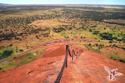 Uluru - a legnagyobb monolit szikla a világon - hírnököt