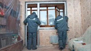 Инсталиране балкон единица в къщата на панела