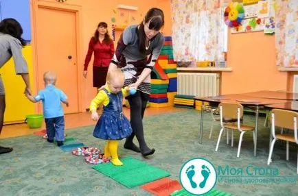 Упражнения за плоски стъпала, за да помогне на възрастни и деца
