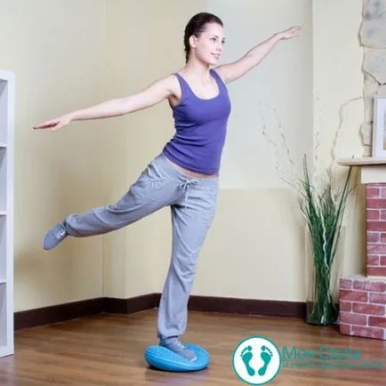 Упражнения за плоски стъпала, за да помогне на възрастни и деца