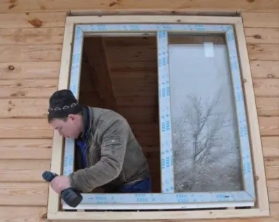 Telepítése műanyag ablakok egy régi fából készült ház saját