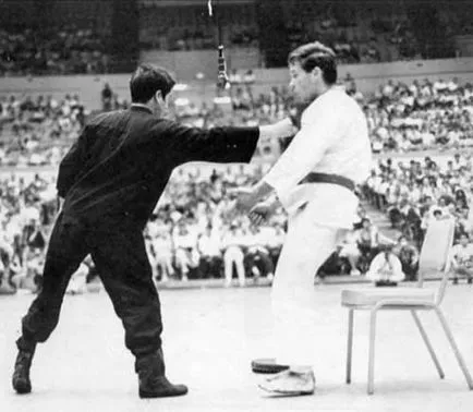 10 Diferențe între Okinawa și japoneză Karate & amp; # 8211