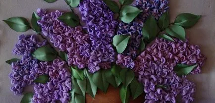 benzi de broderie liliac într-un coș