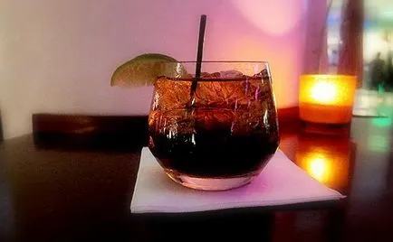 Vodka és Coke - a fő összetevői alkoholos koktél