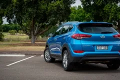 Tussal Hyundai vagy Toyota RAV 4 kísérlet összehasonlítani a két crossover