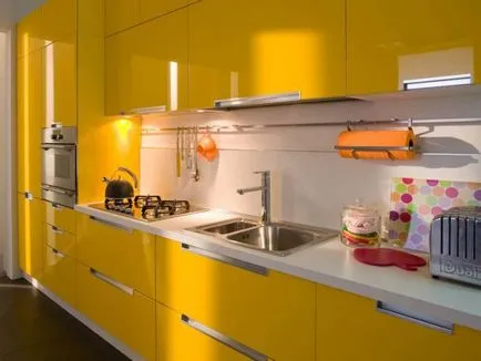 Fotografie: Yellow bucatarie - interior magnific de apartament și o stare de spirit buna
