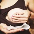 Як правильно зціджувати, як расцедить груди і прибрати застій молока (прибрати) Як правильно зціджувати, як расцедить груди і прибрати застій молока