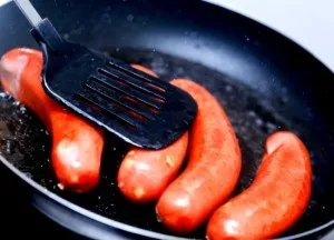 Як посмажити ковбасу на сковороді смачно, смачні рецепти (сковороді) Як посмажити ковбасу на сковороді смачно, смачні рецепти