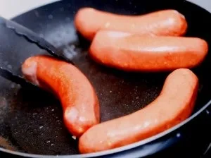 Як посмажити ковбасу на сковороді смачно, смачні рецепти (сковороді) Як посмажити ковбасу на сковороді смачно, смачні рецепти