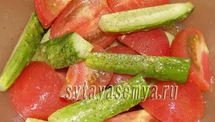 Gyors pácolt saláta paradicsom és uborka, recept fotó