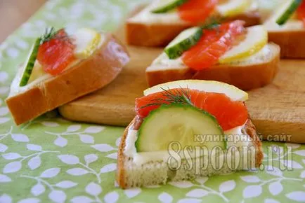 Сандвичи с червена риба и краставица