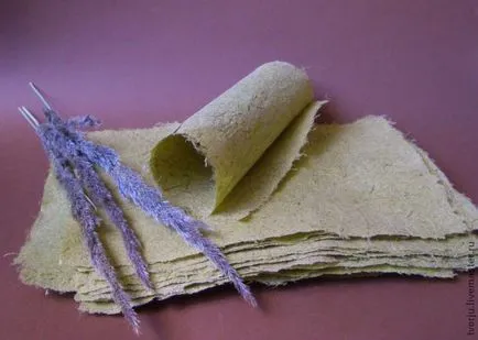 Ръчна хартия от трева