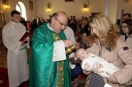 Preotul bisericii a întrebat de ce boteza copilul