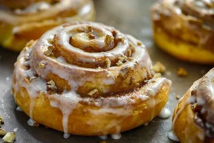 Cinnabon кифлички рецепта със снимки у дома с канела и шоколад