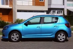 Ce bine Renault Sandero sau Hyundai Solaris compara autoturisme buget