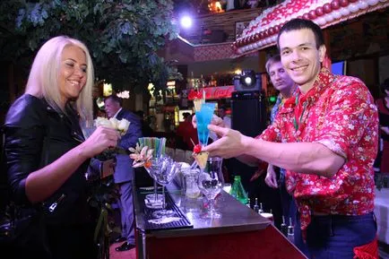 serviciu Cocktail - băutură de bun venit - chirie bar cu indicii de lumină, băutură de bun venit, personalul de la