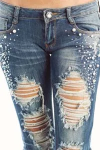 Jeans strasszokkal elbűvölő alternatívája mindennapi denim