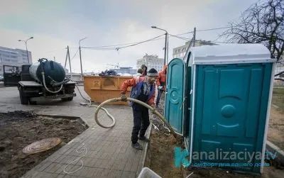 Почистване на помийни ями външни тоалетни стъпки и препоръки