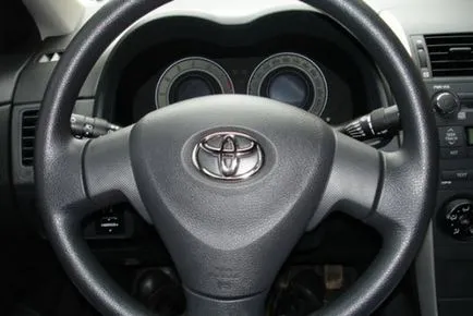 Cum se conectează buton de pe volan la radio la toyota corolla