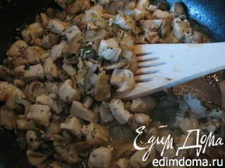 Hogyan kell főzni a tagliatelle csirkével és gombával recept egy fotó