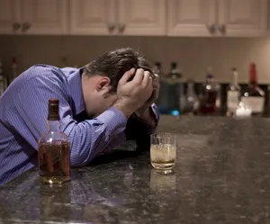 Hogyan lehet fejleszteni az alkoholizmus vagy alkoholfüggőség szakaszban, az alkoholizmus