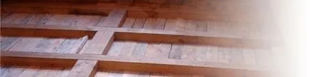 Hogyan készítsünk egy tervezett vagy fekete padlón egy fából készült ház