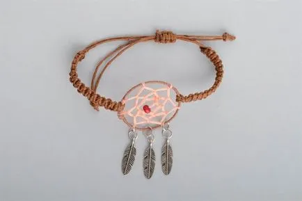 Hogyan készítsünk egy Dreamcatcher kezét lépésről lépésre oktatás otthon