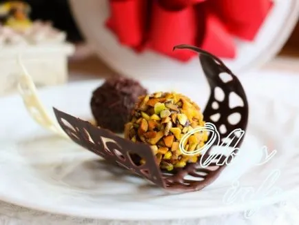 Cum de a decora un tort cu model de ciocolata si bomboane - reteta cu fotografii