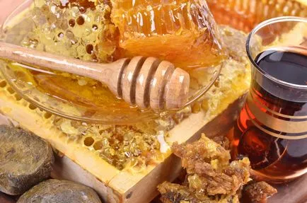 Лечение на колит прополис и мед, дори тинктурата от тях може да бъде