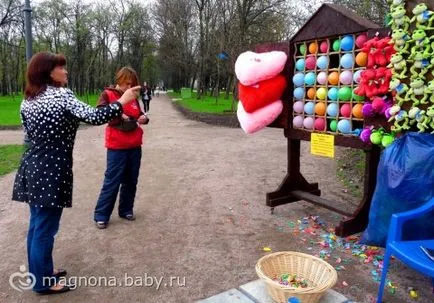 Разкъсване на топката с ръце - на хотел 