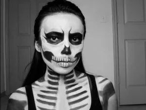 Smink „koponya”, hogyan kell csinálni lépésről lépésre Halloween képek és videó