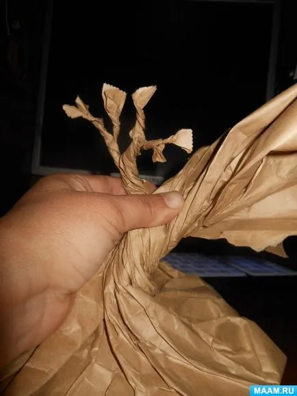 Mester osztályban a design a papír „csoda fa”