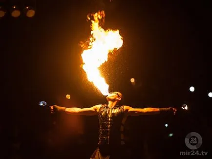 Micul foc este un spectacol Poing și foc