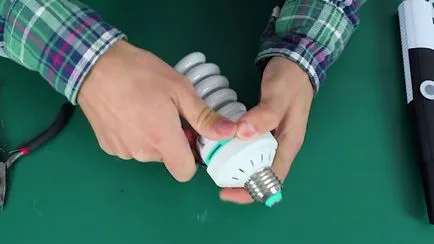 Направете фенер на счупени крушки