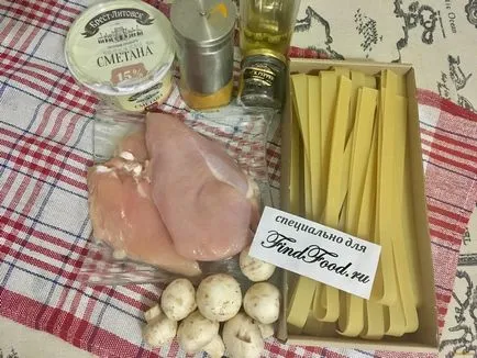 Tagliatelle paste într-un sos de smântână cu reteta de pui si ciuperci cu o fotografie